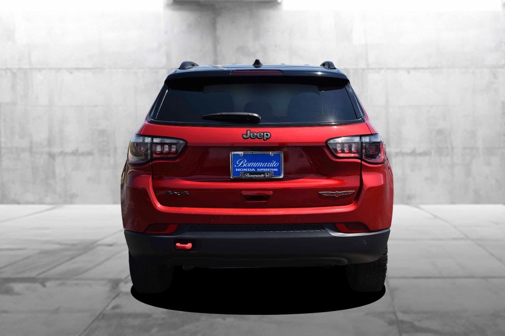Jeep Compass Vehicle Full-screen Gallery Image 6