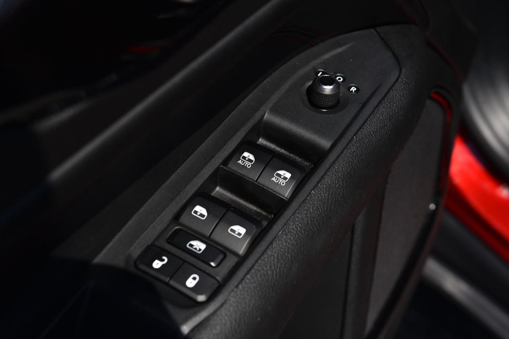 Jeep Compass Vehicle Full-screen Gallery Image 8