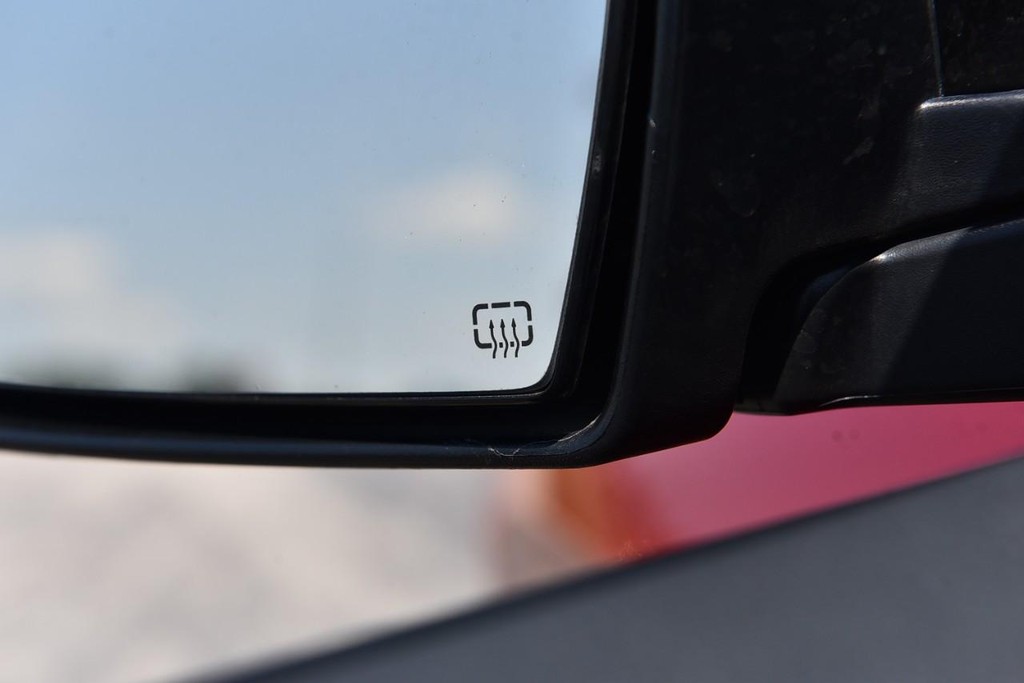 Jeep Compass Vehicle Full-screen Gallery Image 9