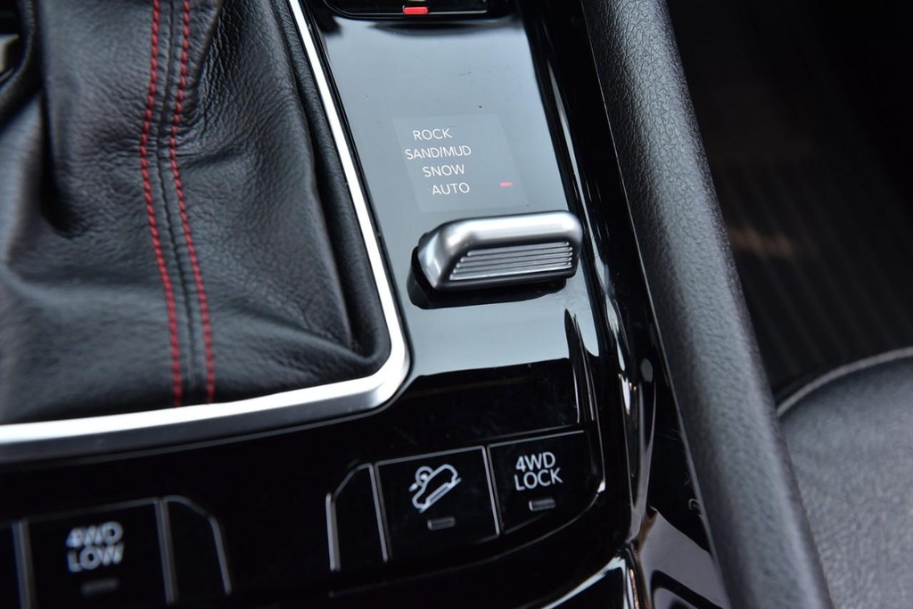 Jeep Compass Vehicle Full-screen Gallery Image 18