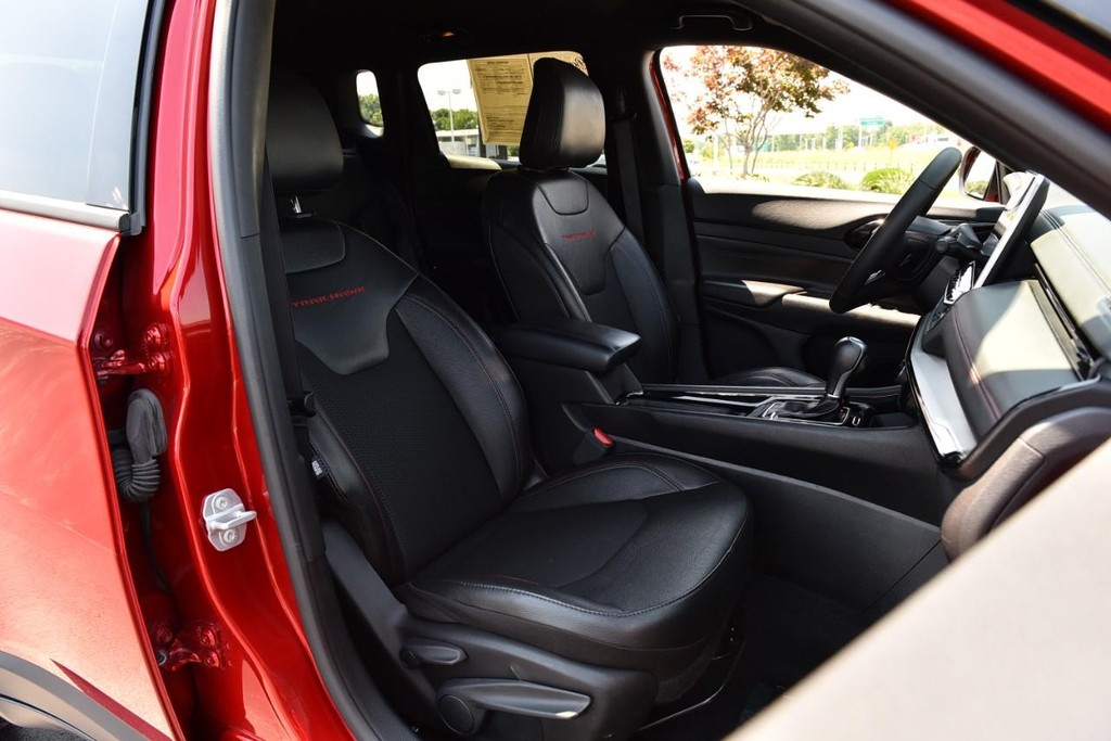 Jeep Compass Vehicle Full-screen Gallery Image 22