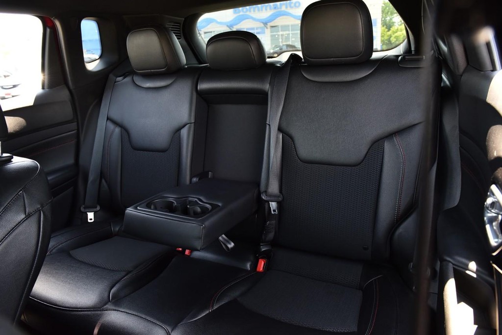 Jeep Compass Vehicle Full-screen Gallery Image 23