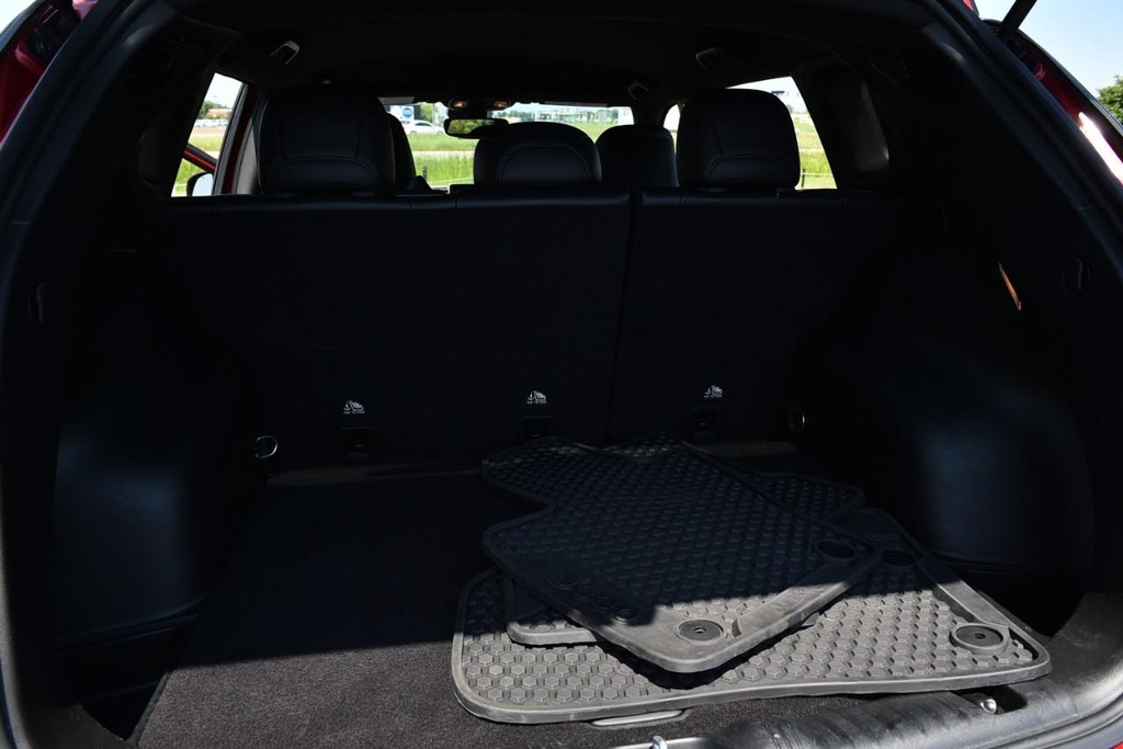 Jeep Compass Vehicle Full-screen Gallery Image 25
