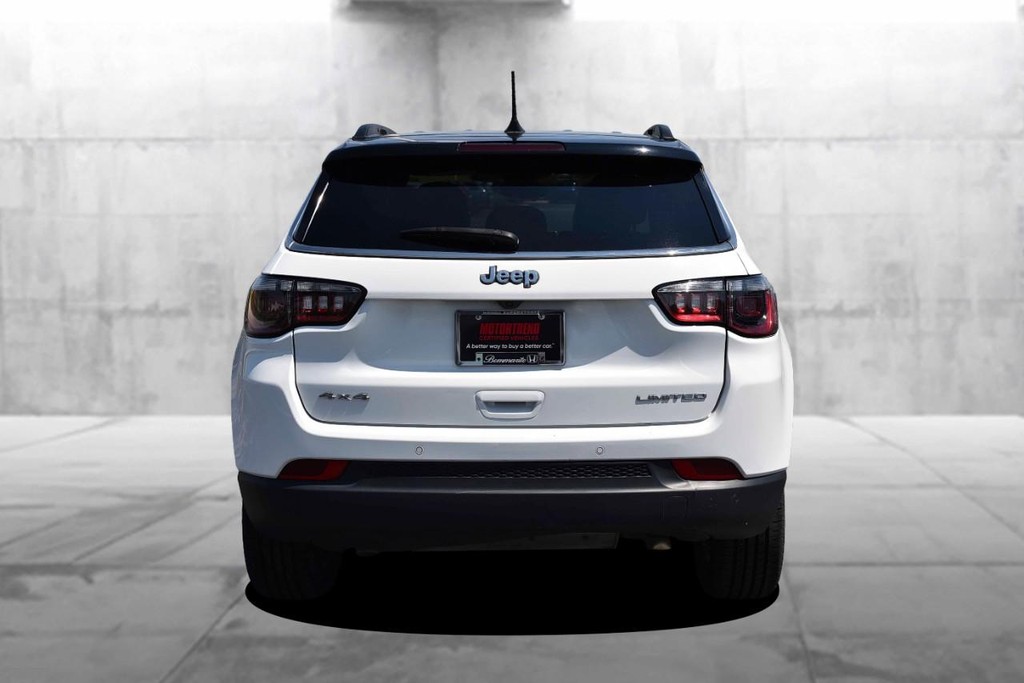Jeep Compass Vehicle Full-screen Gallery Image 6