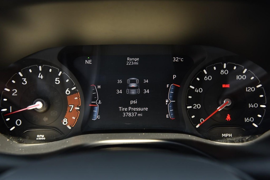 Jeep Compass Vehicle Full-screen Gallery Image 12