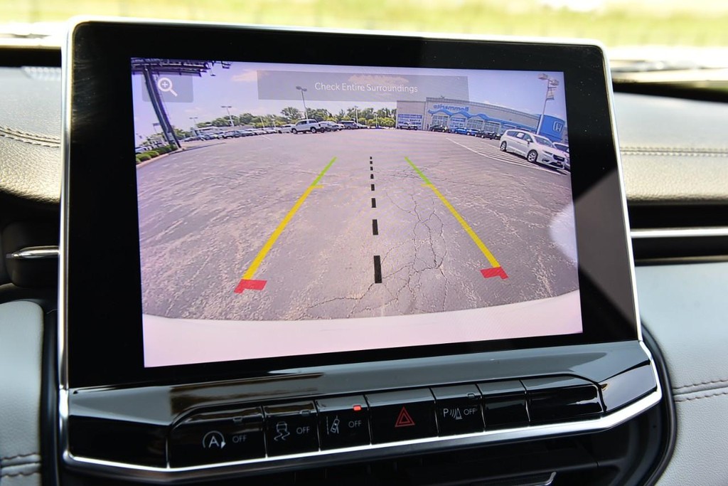 Jeep Compass Vehicle Full-screen Gallery Image 13