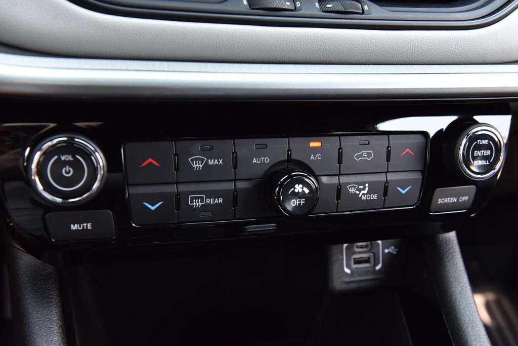 Jeep Compass Vehicle Full-screen Gallery Image 16