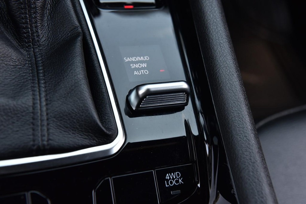 Jeep Compass Vehicle Full-screen Gallery Image 18