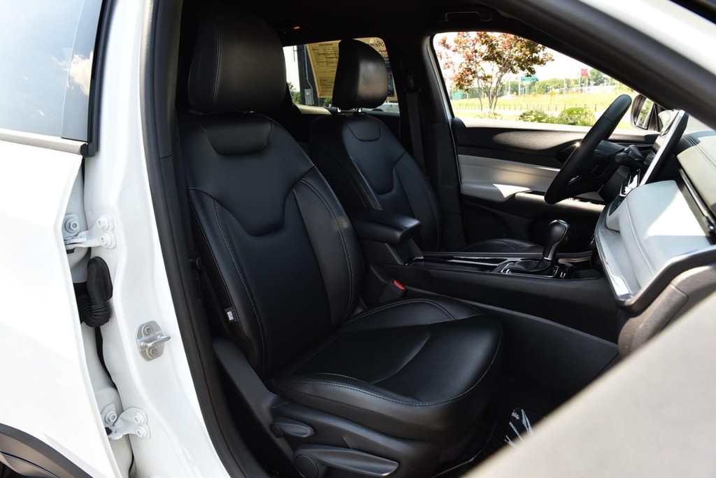 Jeep Compass Vehicle Full-screen Gallery Image 22