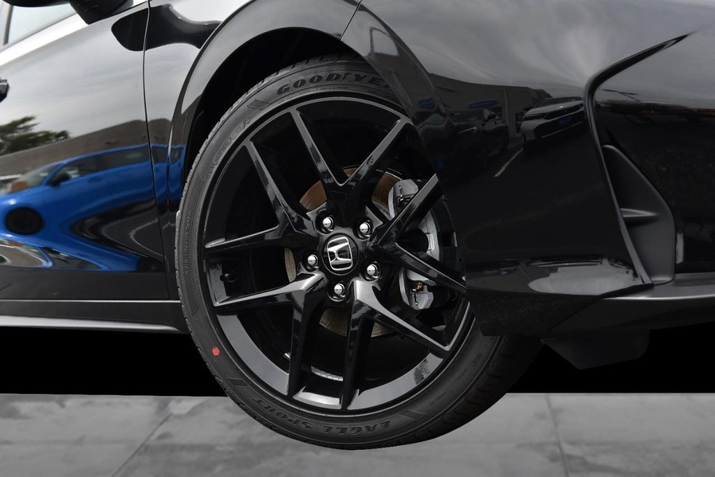 Honda Civic Hatchback Vehicle Image 03