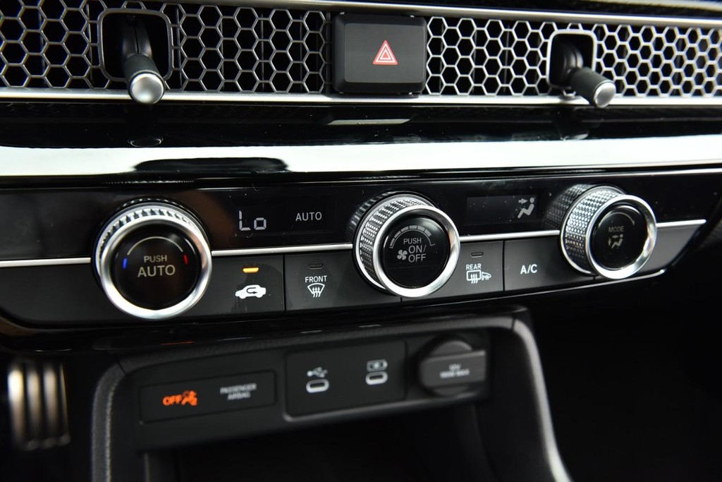 Honda Civic Hatchback Vehicle Image 15
