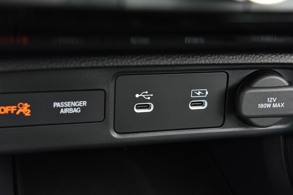 Honda Civic Hatchback Vehicle Image 16
