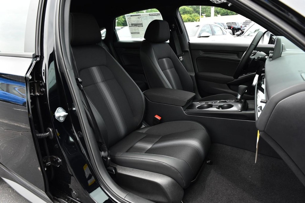 Honda Civic Hatchback Vehicle Image 21