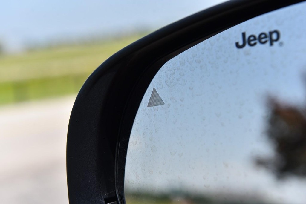 Jeep Compass Vehicle Full-screen Gallery Image 10