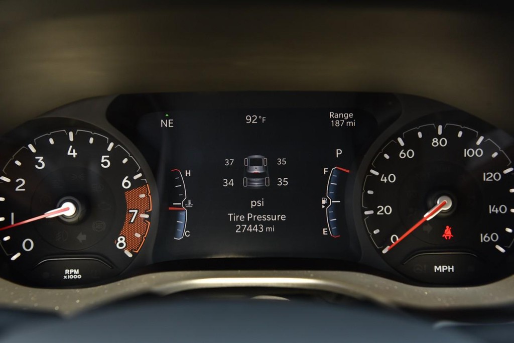 Jeep Compass Vehicle Full-screen Gallery Image 12