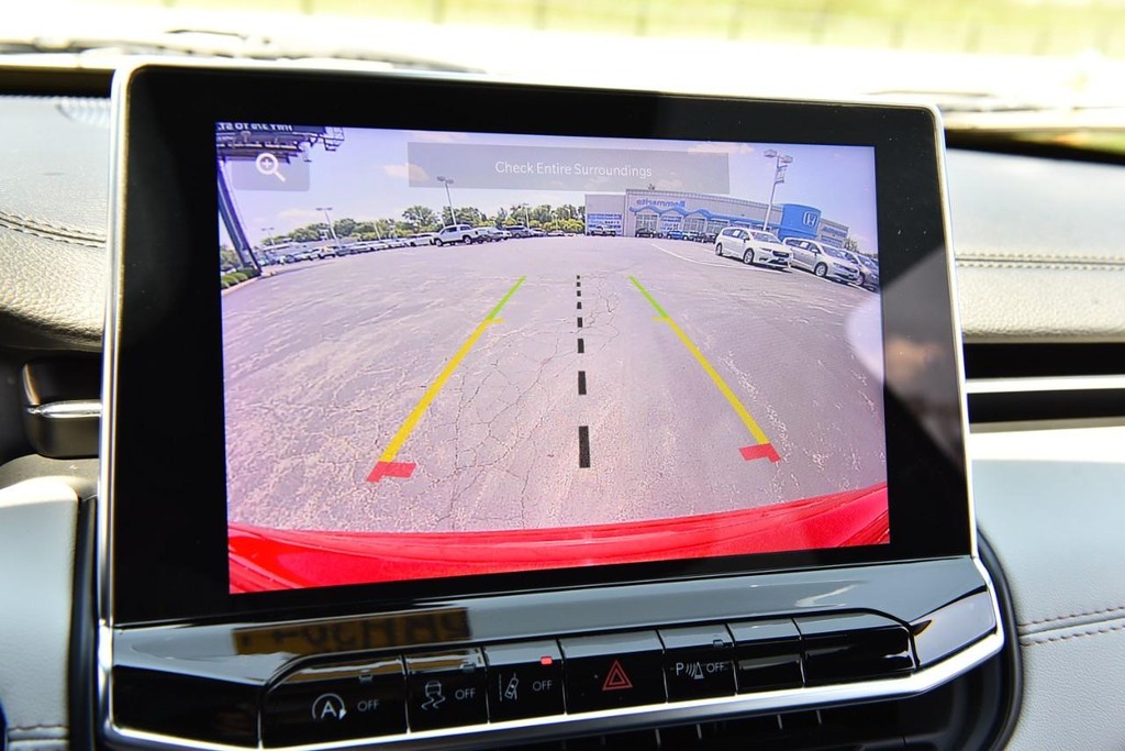 Jeep Compass Vehicle Full-screen Gallery Image 13