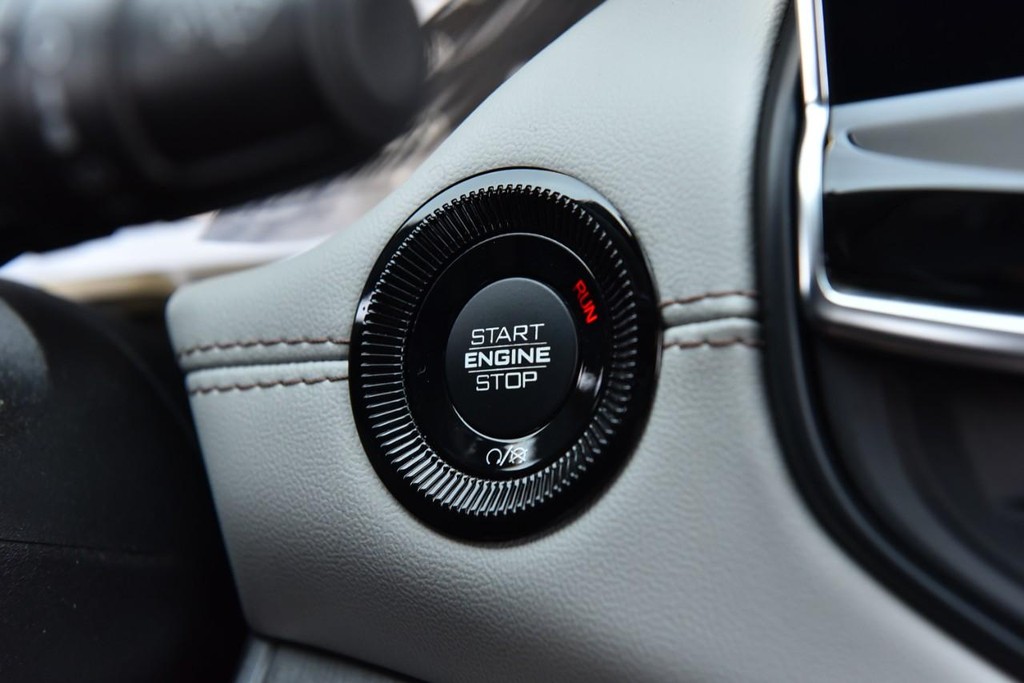 Jeep Compass Vehicle Full-screen Gallery Image 19