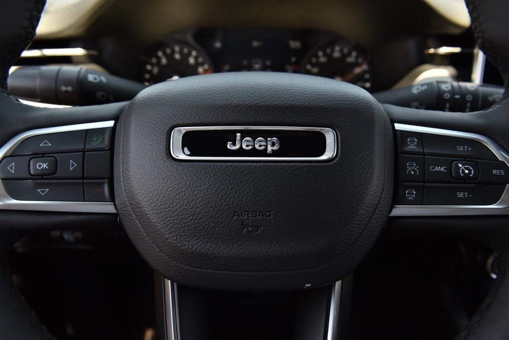 Jeep Compass Vehicle Full-screen Gallery Image 20