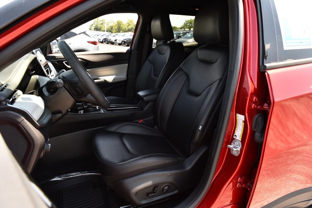 Jeep Compass Vehicle Full-screen Gallery Image 21