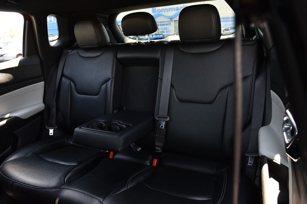 Jeep Compass Vehicle Full-screen Gallery Image 23