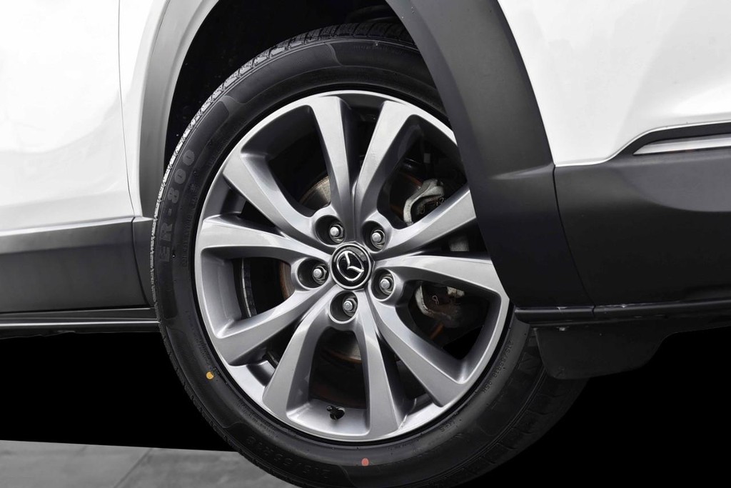 Mazda CX-30 Vehicle Full-screen Gallery Image 3