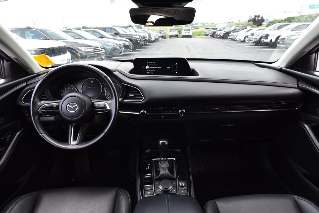 Mazda CX-30 Vehicle Full-screen Gallery Image 7