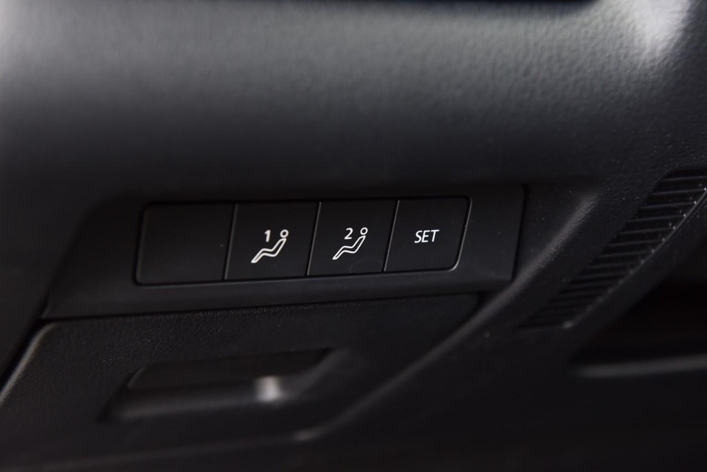 Mazda CX-30 Vehicle Full-screen Gallery Image 10
