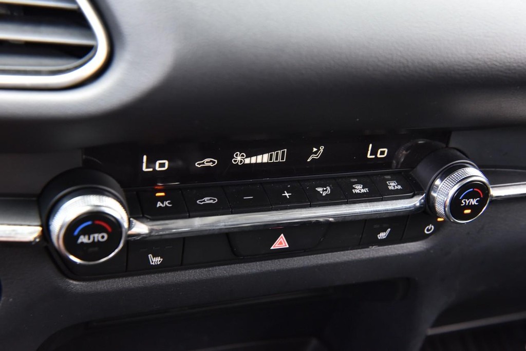 Mazda CX-30 Vehicle Full-screen Gallery Image 14