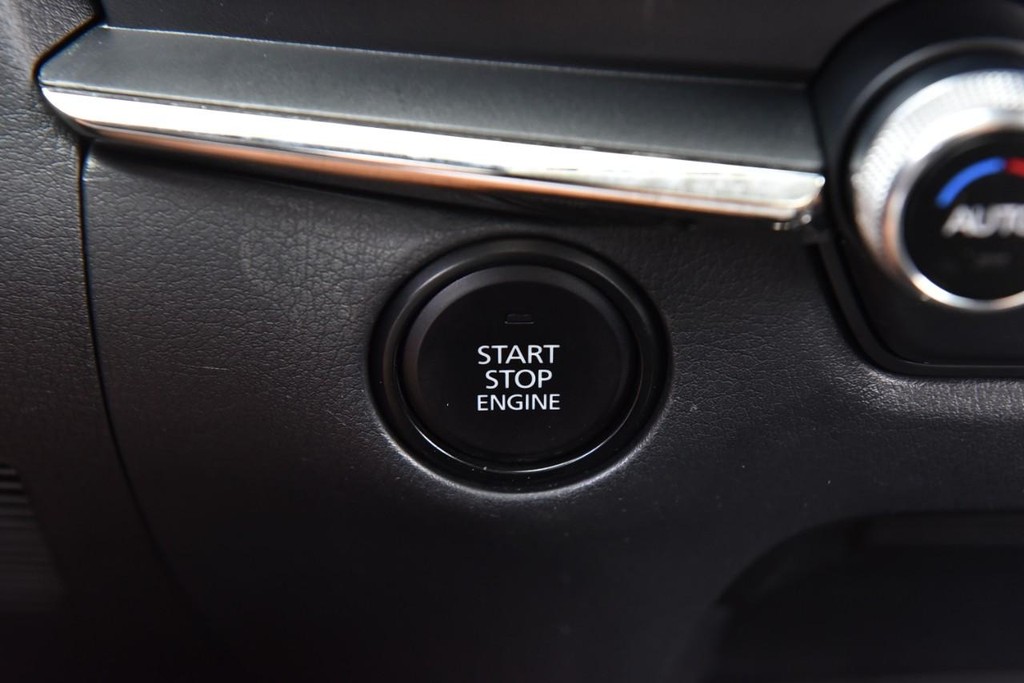Mazda CX-30 Vehicle Full-screen Gallery Image 15