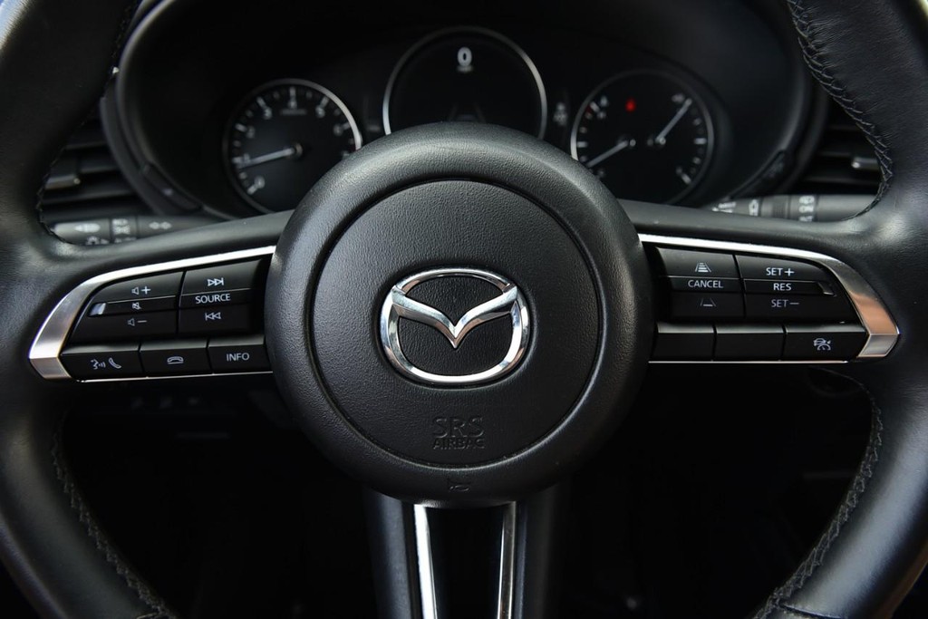 Mazda CX-30 Vehicle Full-screen Gallery Image 17
