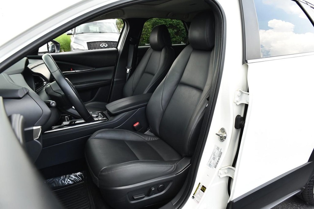 Mazda CX-30 Vehicle Full-screen Gallery Image 18