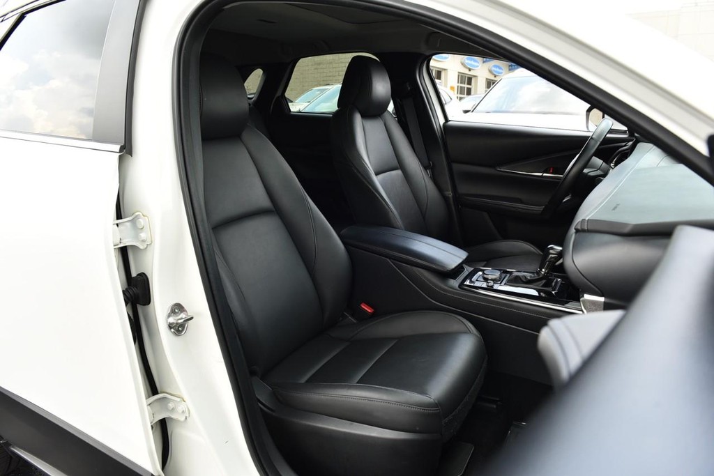Mazda CX-30 Vehicle Full-screen Gallery Image 19