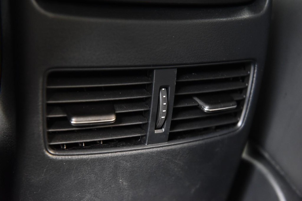 Mazda CX-30 Vehicle Full-screen Gallery Image 22