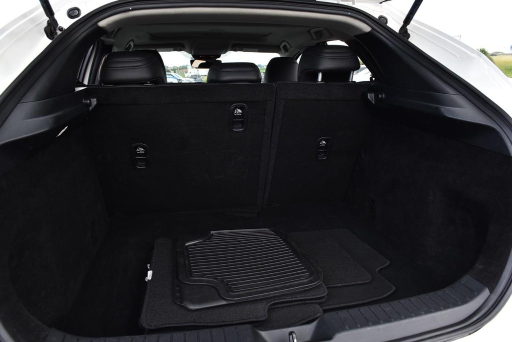 Mazda CX-30 Vehicle Full-screen Gallery Image 23