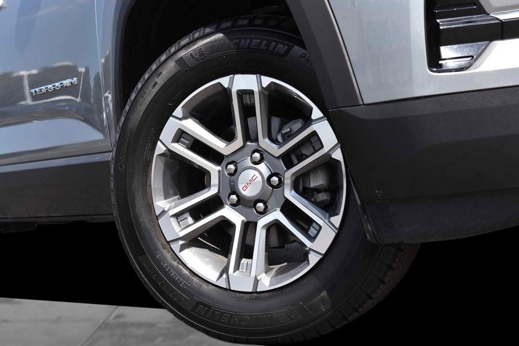 GMC Terrain Vehicle Full-screen Gallery Image 3