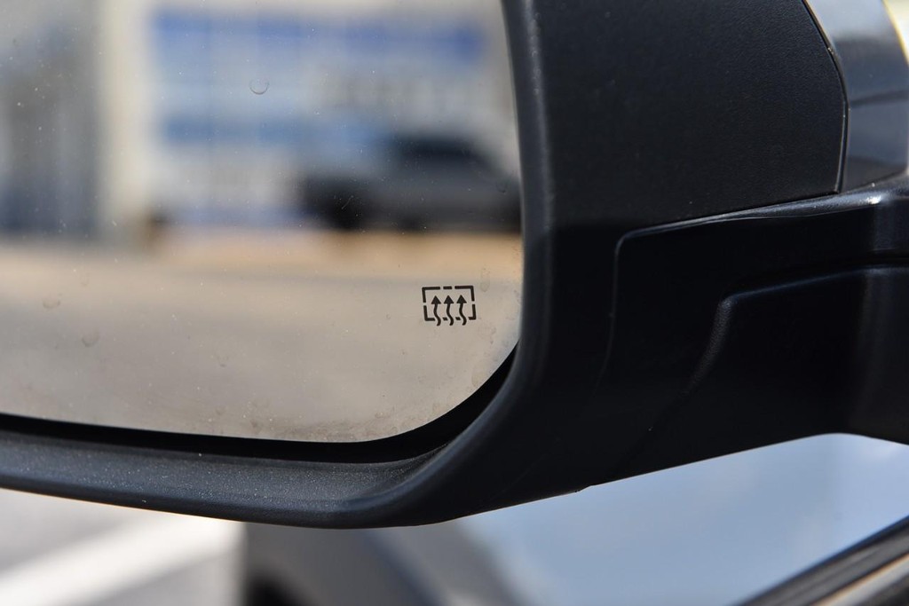 GMC Terrain Vehicle Full-screen Gallery Image 9