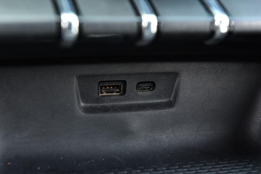 GMC Terrain Vehicle Full-screen Gallery Image 17