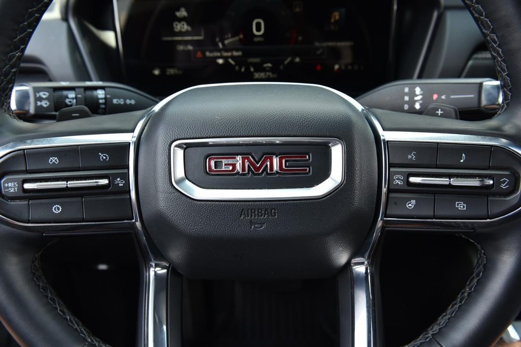 GMC Terrain Vehicle Full-screen Gallery Image 18