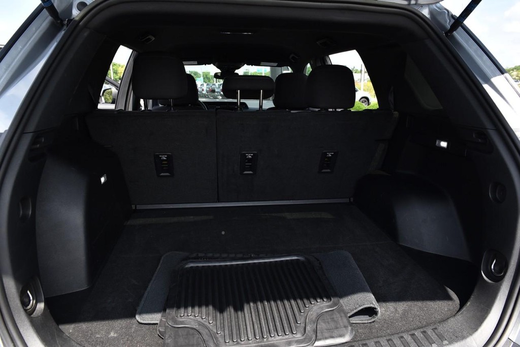 GMC Terrain Vehicle Full-screen Gallery Image 23