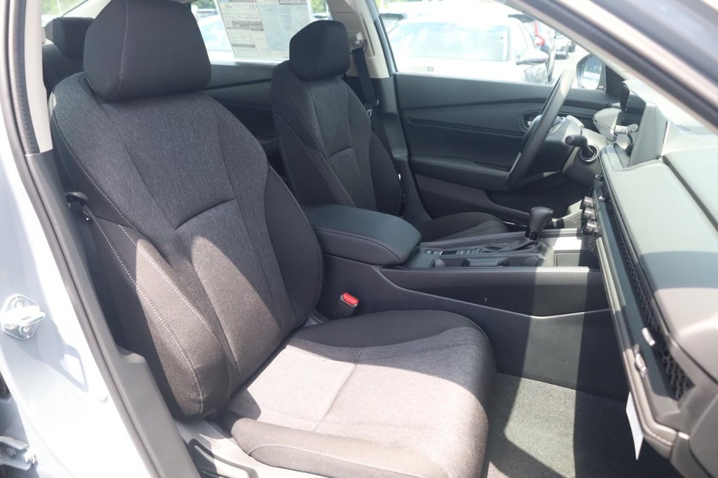 Honda Accord Sedan Vehicle Image 20