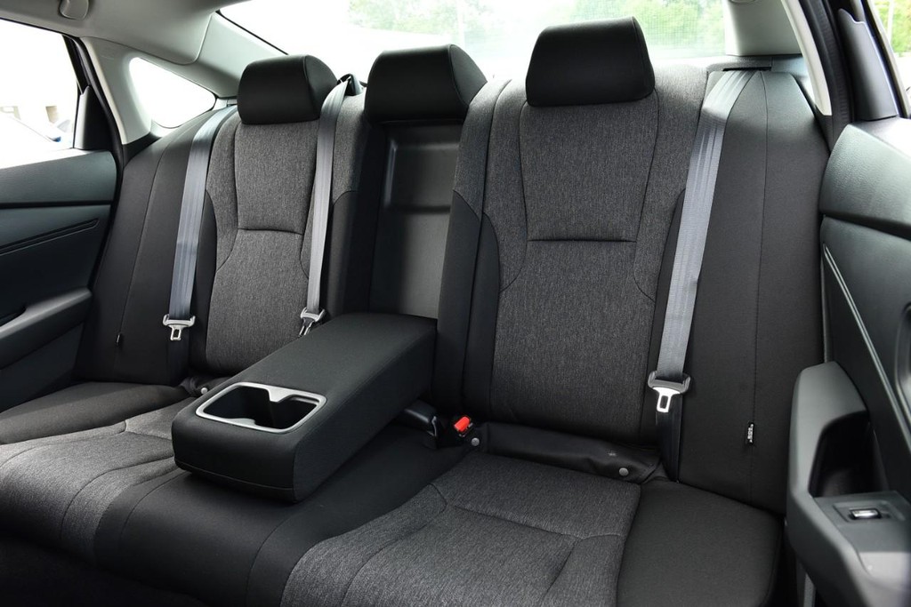 Honda Accord Sedan Vehicle Image 23