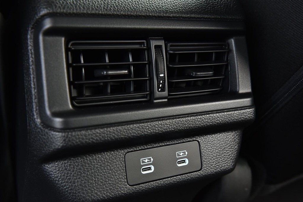 Honda Accord Sedan Vehicle Image 24