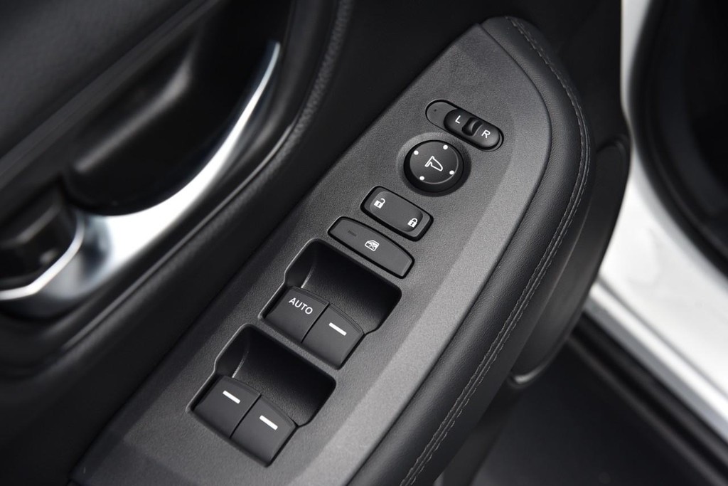Honda HR-V Vehicle Full-screen Gallery Image 8