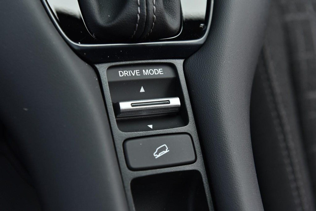 Honda HR-V Vehicle Full-screen Gallery Image 17