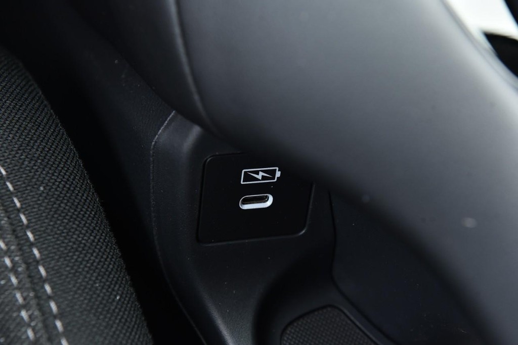 Honda HR-V Vehicle Full-screen Gallery Image 18
