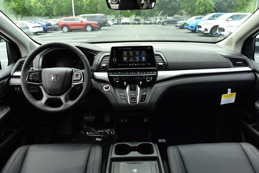 Honda Odyssey Vehicle Full-screen Gallery Image 7