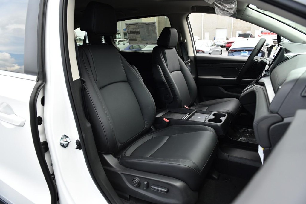 Honda Odyssey Vehicle Full-screen Gallery Image 24