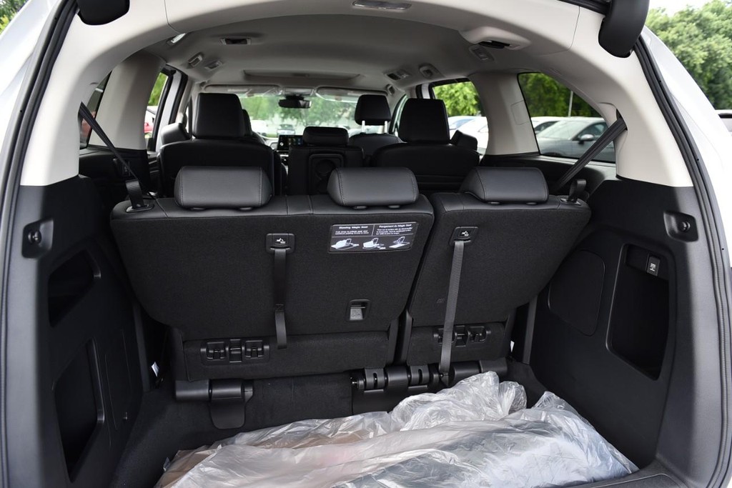 Honda Odyssey Vehicle Full-screen Gallery Image 31