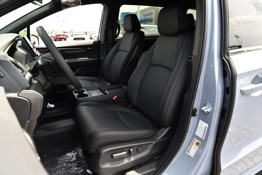 Honda Odyssey Vehicle Full-screen Gallery Image 23