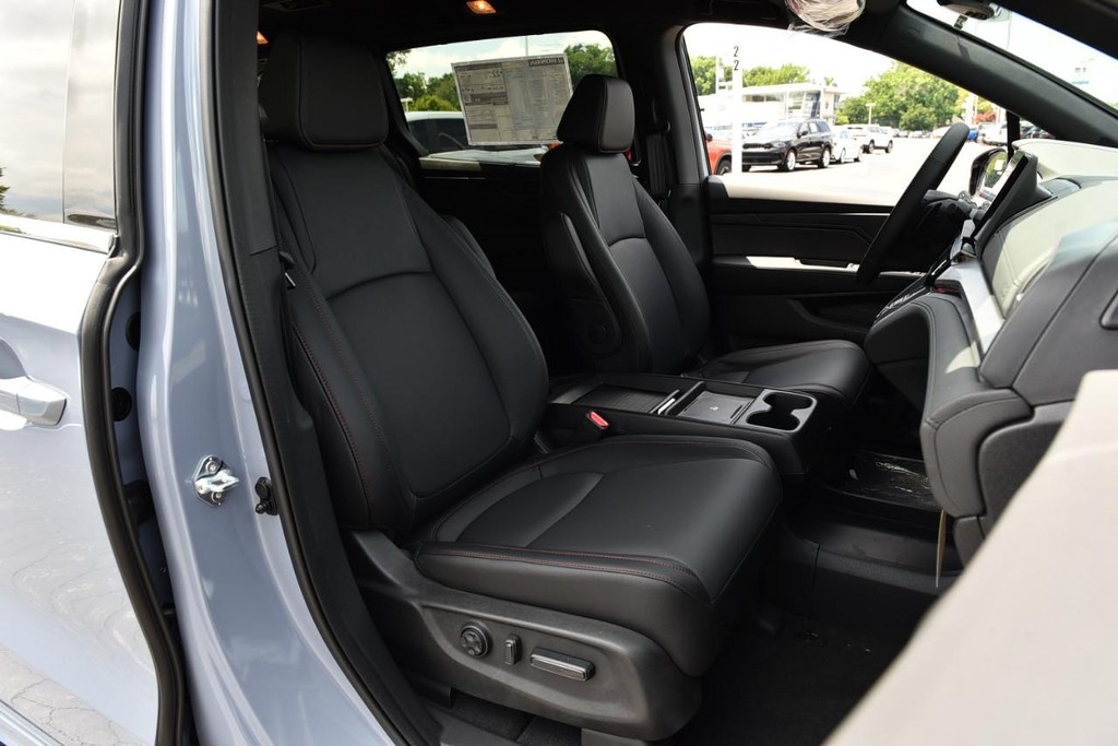 Honda Odyssey Vehicle Full-screen Gallery Image 24